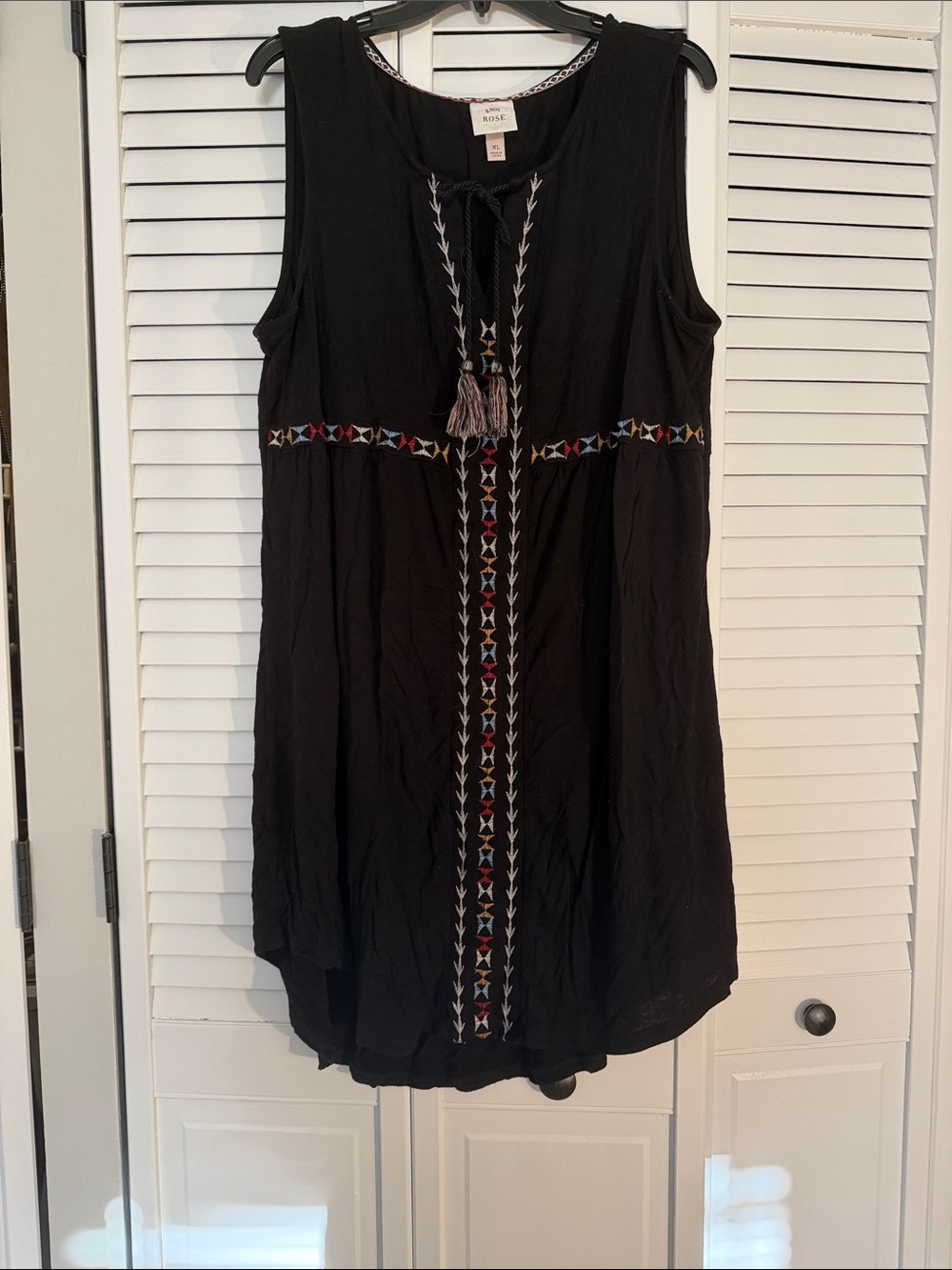 Knox Rose Black Sleeveless Embroidered Mini Dress